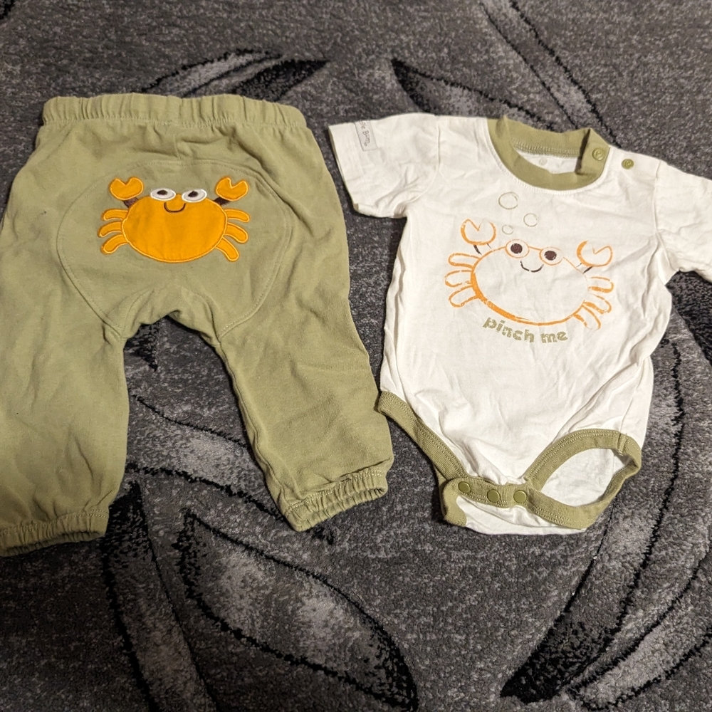 Baby outfit please mum size 3-6 months